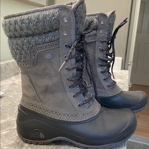 North Face grey women’s boots. Size 8.